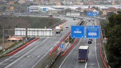 El vial VG-20 a su paso por la parroquia de Beade, en Vigo