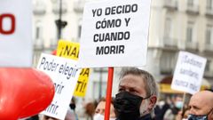 Manifestacin a favor del derecho a la muerte digna en la Puerta del Sol de Madrid