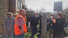 La alcaldesa de Allariz, Cristina Cid, acudi� al comienzo de las obras en Santa Mari�a