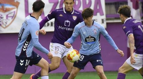 El canterano del Celta Fortuna �scar Marcos, durante el partido ante el Guadalajara.
