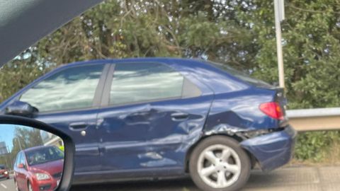 Coche accidentado en la A-64