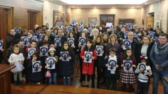 25n.En O Carballi�o hubo una concentraci�n en la plaza y, despu�s, un pleno extraordinario