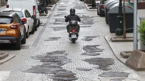 La calle Reconquista es como una especie de campo de minas... parcheado