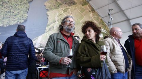 Ambiente en la carpa central de la Feira do Vi�o de Amandi este domingo por la ma�ana