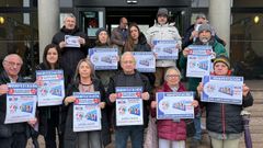 SOS Sanidade P�blica reparti� folletos en el centro de salud y el de especialidades de O Ventorrillo