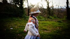 Entroido de Mugares.La tradici�n de las se�oritas y labardeiros sigue viva en To�n gracias al trabajo de la asociaci�n de mujeres Amencer