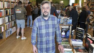 &Oacute;scar Porral en la librer&iacute;a Bandini