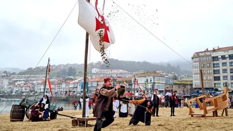 Un momento de la representaci�n de la obra en la Festa da Arribada 2024