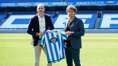 Imanol Idi�kez posa junto a Fernando Soriano sobre el c�sped de Riazor