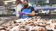 Jornada de compras navide�as en la plaza de Lugo