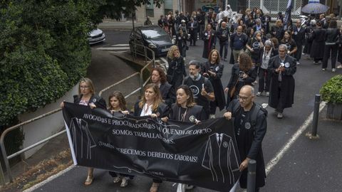 Foto de archivo de una protesta de los abogados del turno de oficio por las calles de Santiago.