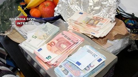 Las cantidades intervenidas por la Guardia Civil