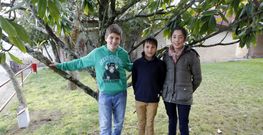 El colegio organiz� por la tarde una visita para que los padres conocieran el trabajo de los alumnos. 
