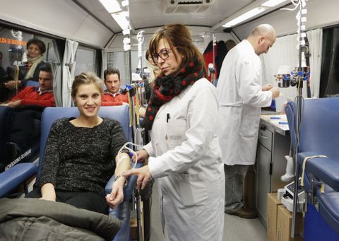 Donaciones en la unidad m�vil del CTG que se desplaz� ayer a Carballo y que volver� hoy. 