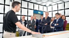 El presidente de la Xunta, Alfonso Rueda, durante la inauguraci�n de la planta de innovaci�n de Nigr�n.