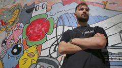 El barbanzano combina hostelera y arte trabajando en un bar y sacando sus propios temas.