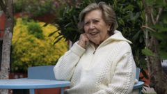 Rosa G�mez Limia en el jard�n de su casa, en Teo, municipio en el que vive hace 22 a�os