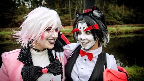 Nuria y Marta se disfrazan como personajes de pelculas, series o videojuegos