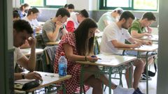 Un centenar de opositores particip� este s�bado en las pruebas de Educaci�n F�sica en el IES Sanxillao de Lugo