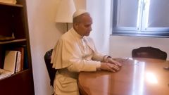 Len XIV, en una entrevista con la periodistaElise Ann Allen