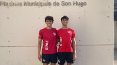 Xoel Parcero y Agust�n Orechia, junto al recinto deportivo que acogi� el Campeonato de Espa�a en Mallorca