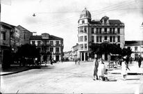 El cartel de La Estrella se puede ver en el segundo piso.