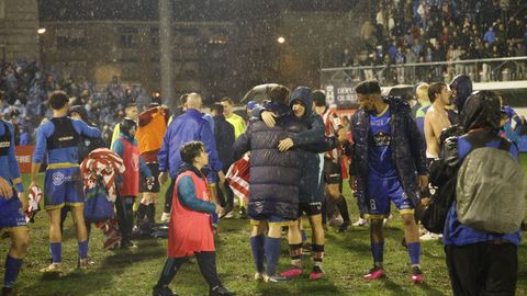 Los jugadores del Ourense CF tras el partido