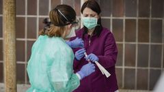 As� funciona el punto de recogida de muestras en coche situado en el CHUO