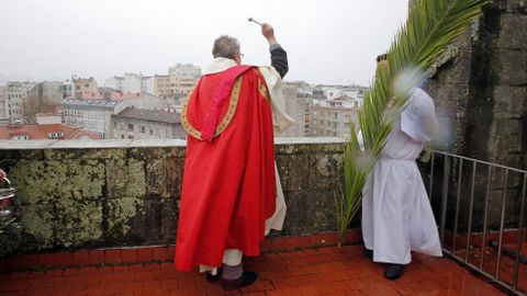 Bendicin de ramos desde el campanario de la baslica de Santa Mara