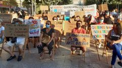 Protestas de profesores en Bueu a principios de curso pidiendo m�s medidas de seguridad en los centros educativos