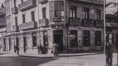 Una antigua imagen del cruce de la calle Cardenal