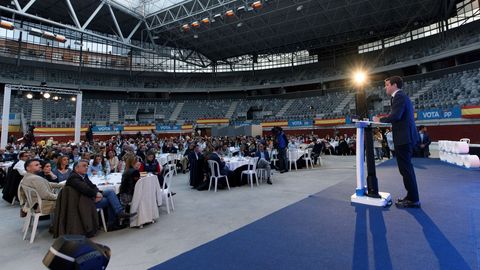 Pablo Casado, durante su alocuci�n en la tarde-noche del viernes en una cena-mitin en Vitoria con afiliados y candidatos del PP