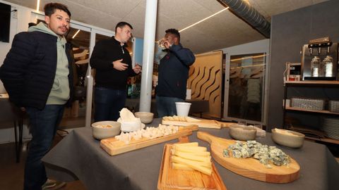Eleuterio Balayo llev las mejores bodegas, conservas y quesos a La Ubi de Boiro
