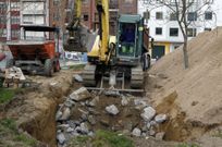 <span lang= es-es >16.50</span>. La concesionaria retir� los escombros del agujero de la ma�ana para que el volquete los depositara en un cami�n que se los llev� a otro lugar en varios viajes. 