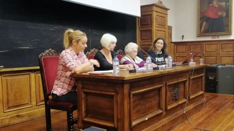 Laura Garc�a, t�cnico de rayos del HUCA; Concha Masa, diputada de IU en la Junta General y profesora de Uniovi; Carmen Garrido, activista y militante de IU y CCOO y Alejandra Matallanas, periodista y responsable del �rea de Igualdad de IU