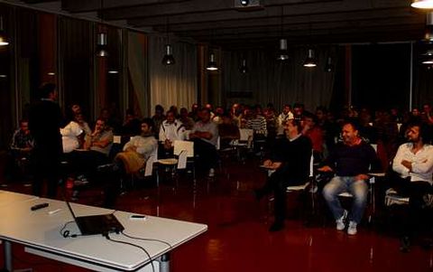 Alberto Gil fue uno de los ponentes en la primera jornada de formaci�n de t�cnicos. 