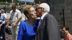 Carmen y Antonio a la salida de la misa de sus bodas de diamante