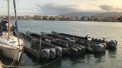 Un velero y varias planeadoras decomisadas por la Polic�a y amarradas enel Puerto de Algeciras