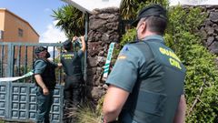 Un amplio dispositivo de la Guardia Civil registra la casa del padre de las ni�as desaparecidas en Tenerife