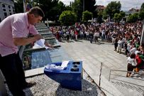 En San Caetano tiraron el BOE de los recortes al vter.