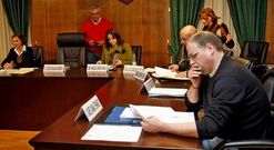 Canabal (derecha) propuso recuperar la gesti�n p�blica de servicios municipales.