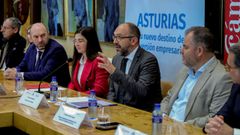 El director de la empresa italiana Sapio Life Espaa, Francesco Borlenghi (3d), durante su intervencin en la Cmara de Comercio de Oviedo en la presentacin de un nuevo proyecto de inversin captado en el marco de la Estrategia de Atraccin de Inversiones, que ya ha captado otras cuatro iniciativas que sumas ms de 160 millones de euros en inversin