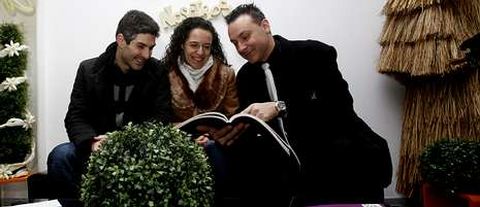 Jos� Gonz�lez e Irene Garc�a (a la izquierda, en la imagen), atendidos ayer en Expo Voda.