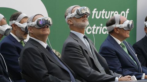 El rey Felipe, durante el acto de celebraci�n del 125 aniversario de Iberdrola, este lunes en la Galer�a de cristal del Palacio de Cibeles en Madrid