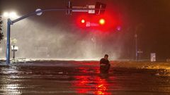�Nate� llega a Estados Unidos como tormenta tropical