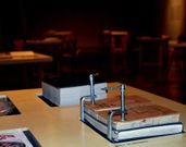 Uno de los pupitres de la Biblioteca Intervenida en el CTB.