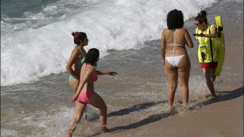 D�A DE CALOR EN LA PLAYA DE RIAZOR