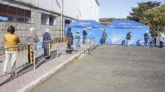 Colas para el acceso a la vacunaci�n en FIMO