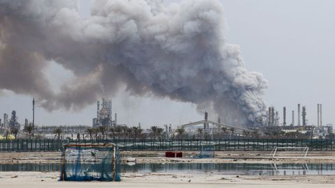 Refiner�a atacada en Sitra, Bar�in