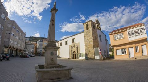 Plaza e iglesia Nosa Seora do Socorro, donde se oficiar este sbado el funeral 